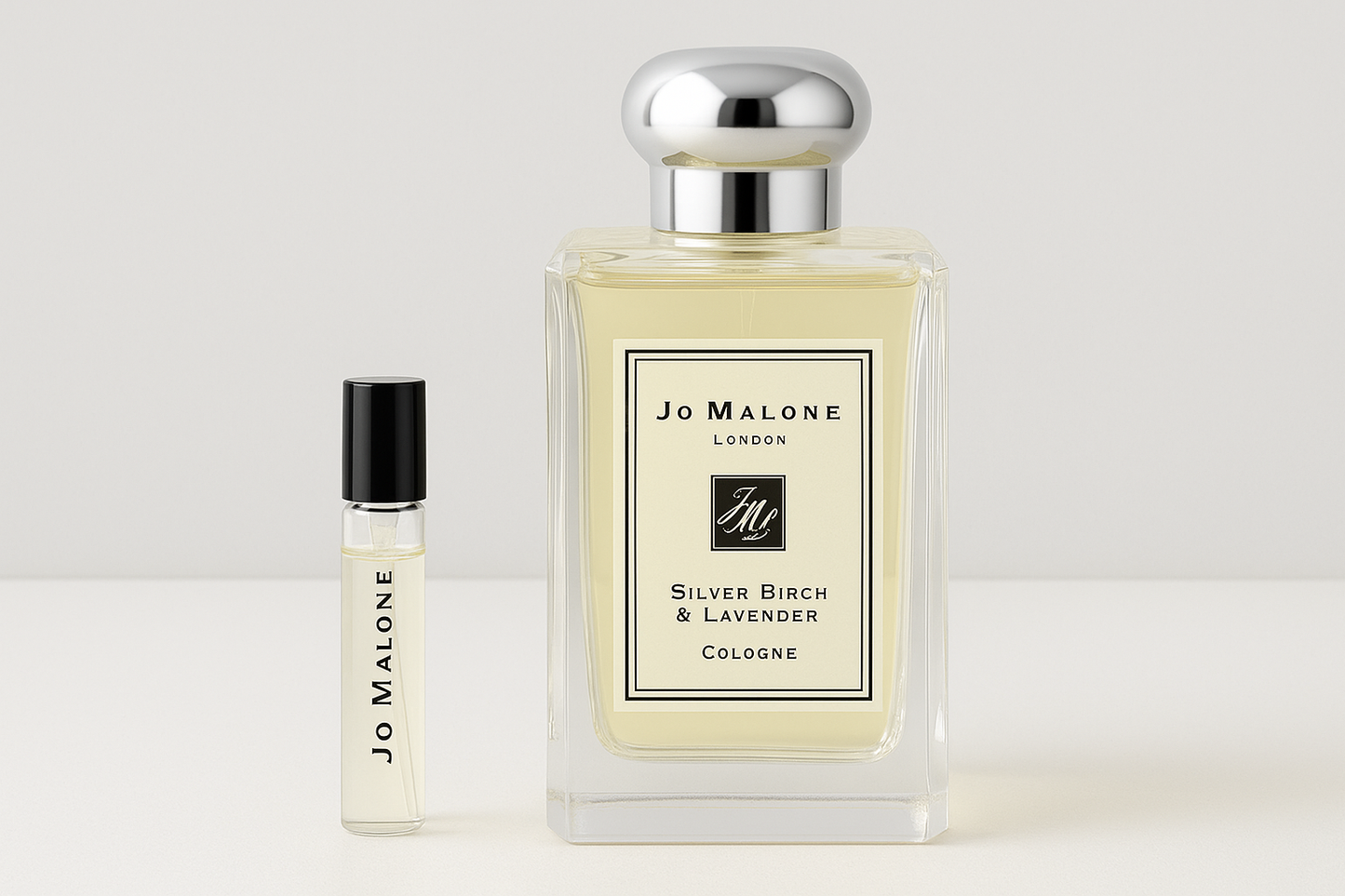 Jo Malone Silver Birch & Lavender Cologne parfymprover, 6 ml doftprov bredvid 100 ml fullstor Jo Malone Silver Birch & Lavender Cologne parfymflaska