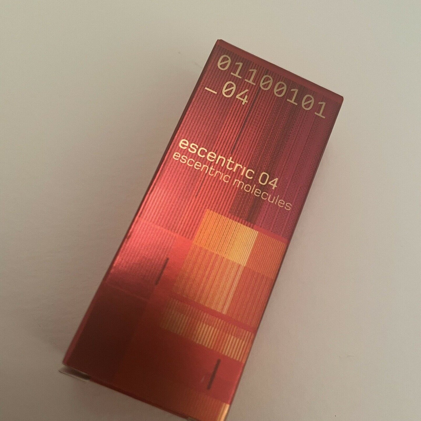 Escentric Molecules Escentric 04 2ml 0,07 fl. uns. hivatalos parfüm minta, Escentric Molecules Escentric 04 2ml 0,07 fl. uns. amostra oficial de parfum, Escentric Molecules Escentric 04 2ml 0,07 fl. uns. 官方香水样品, Mostră oficială de parfum Escentric Mo