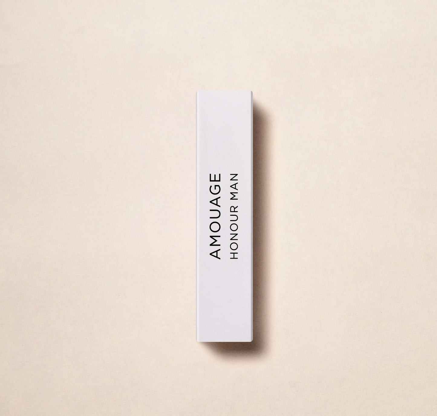 Upplev lyxen hos Amouages ​​parfymhus med det officiella parfymprovet Honour Man 2ml 0.06 oz. Fördjupa dig i den sofistikerade doften från detta välkända märke. Perfekt för touch-ups när du är på språng eller som ett smakprov på Amouages ​​uppskattad