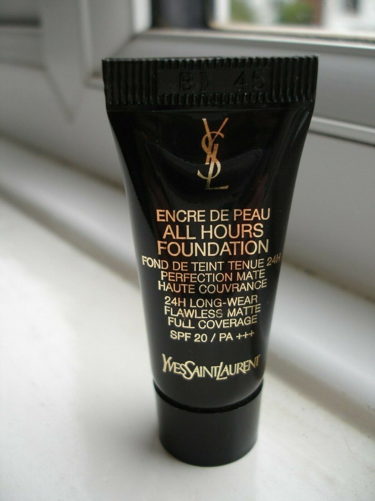 Yves Saint Laurent All Hours Foundation 5ml 0.16 fl. oz. officiellt hudvårdsprov Nyans B 90 Ebony